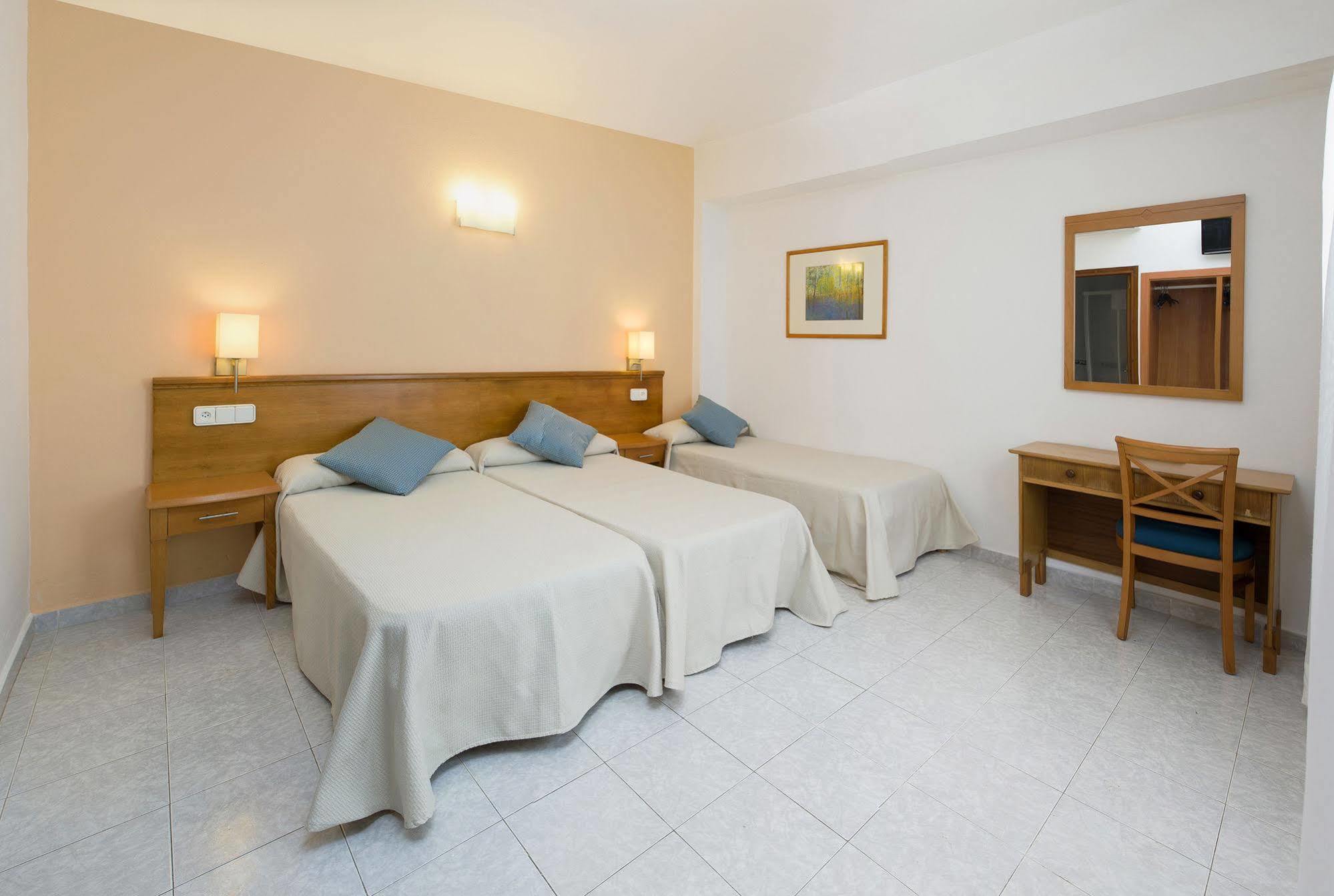 Hostal Mallorca San Antonio  Eksteriør billede